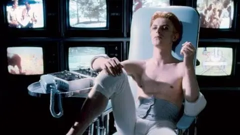 Michael C. Hall on The Man Who Fell to Earth and David Bowie_peliplat