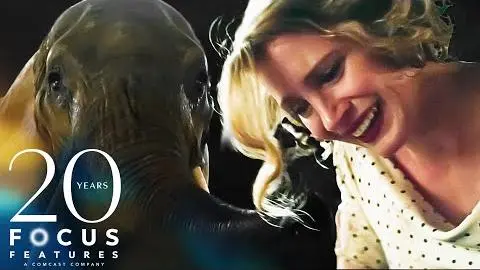 The Zookeeper's Wife | Jessica Chastain Saves a Baby Elephant_peliplat