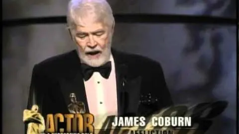 James Coburn Wins Supporting Actor: 1999 Oscars_peliplat
