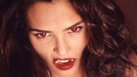 Vampirella (1996) - Trailer_peliplat