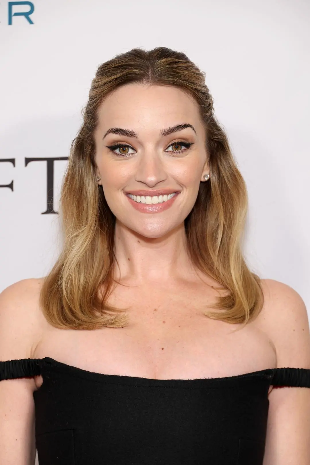 Brianne Howey_peliplat