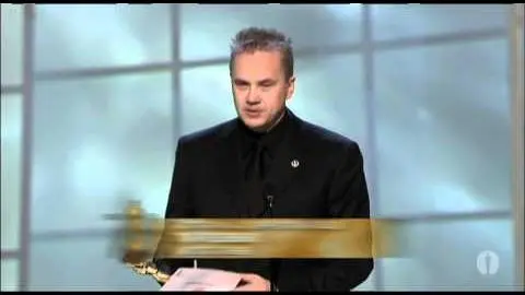 Tim Robbins Wins Supporting Actor: 2004 Oscars_peliplat