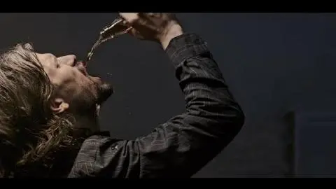 Alcolista - Trailer italiano ufficiale | Dal 18 Maggio al cinema_peliplat