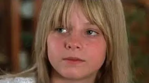 Jodie Foster in The First 9 Minutes of The Little Girl Who Lives Down The Lane (1976 HD) Drama_peliplat