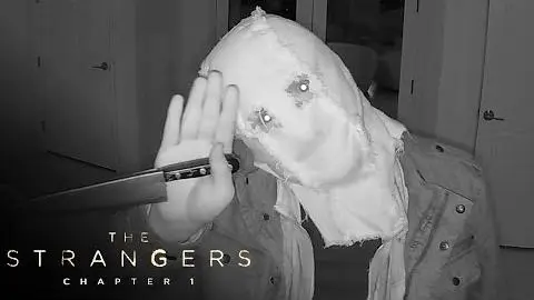 Madelaine Petsch Scares Influencers for The Strangers – Chapter 1 “Scarebnb Prank”_peliplat