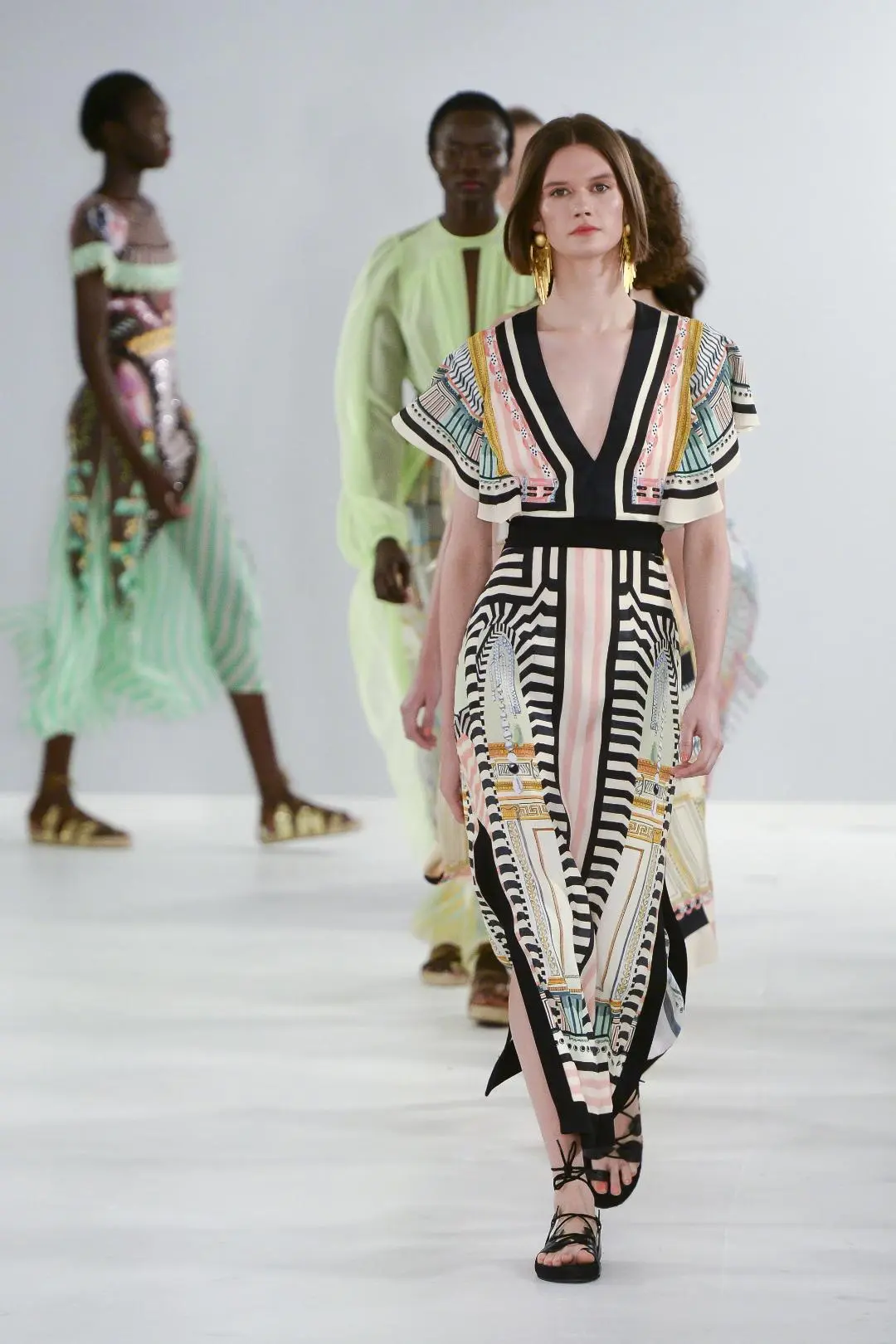 Temperley London: Spring/Summer 2019 at London Fashion Week_peliplat