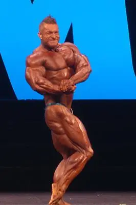 Flex Lewis: Schwarzenegger Cymru_peliplat