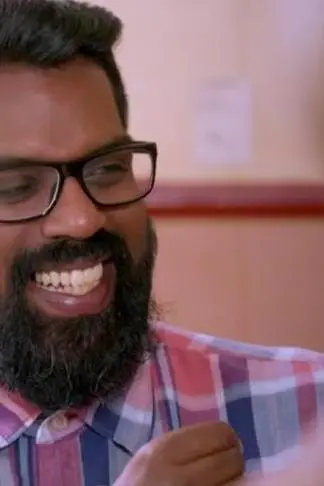 Romesh: Talking to Comedians_peliplat