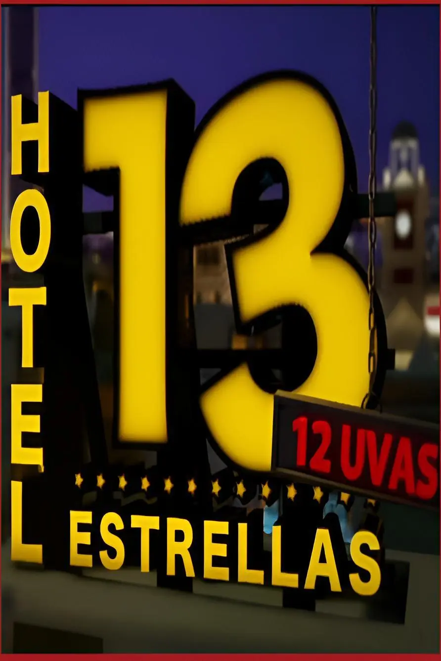 Hotel 13 estrellas 12 uvas_peliplat