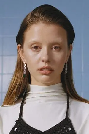 Mia Goth_peliplat