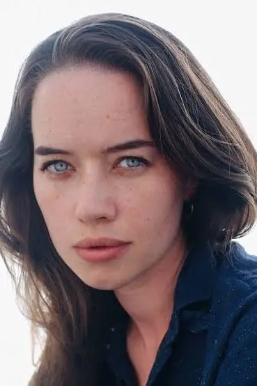 Anna Popplewell_peliplat