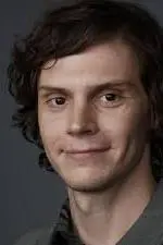 Evan Peters_peliplat