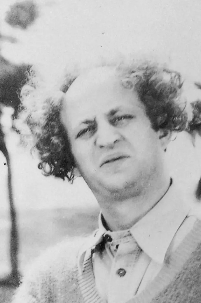 Larry Fine_peliplat