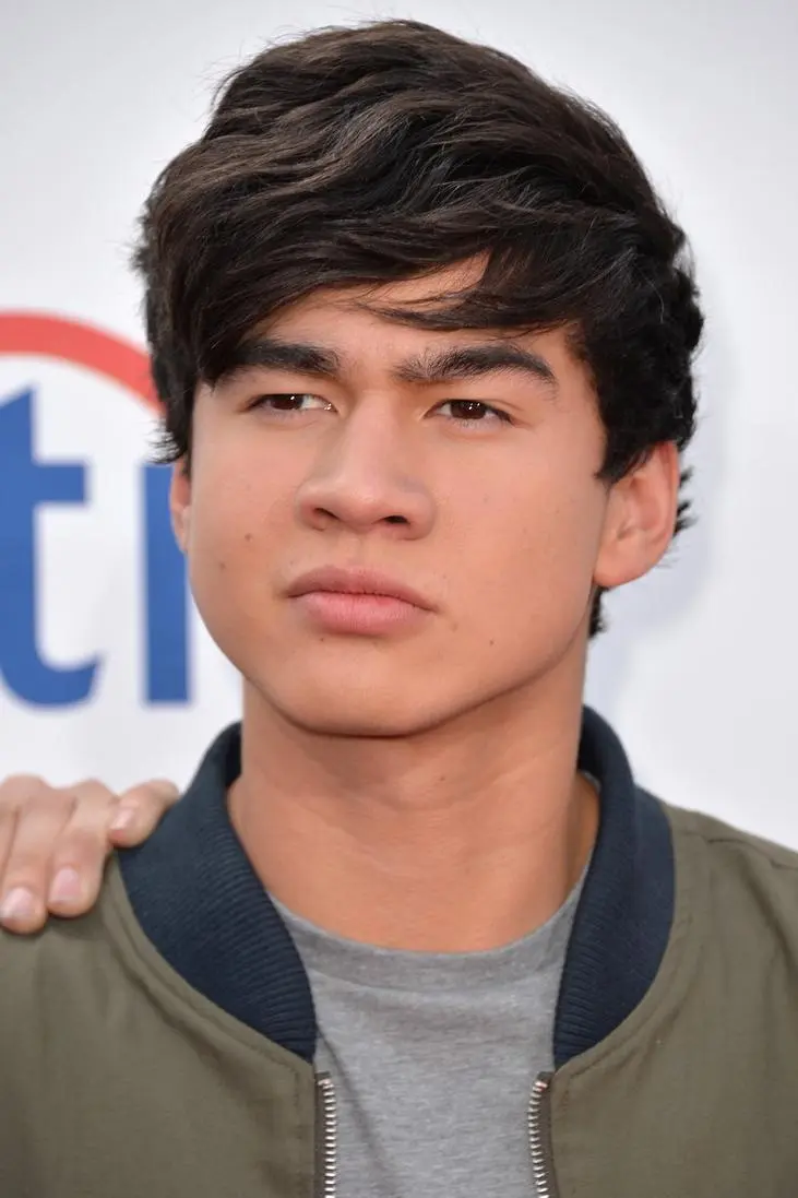 Calum Hood_peliplat