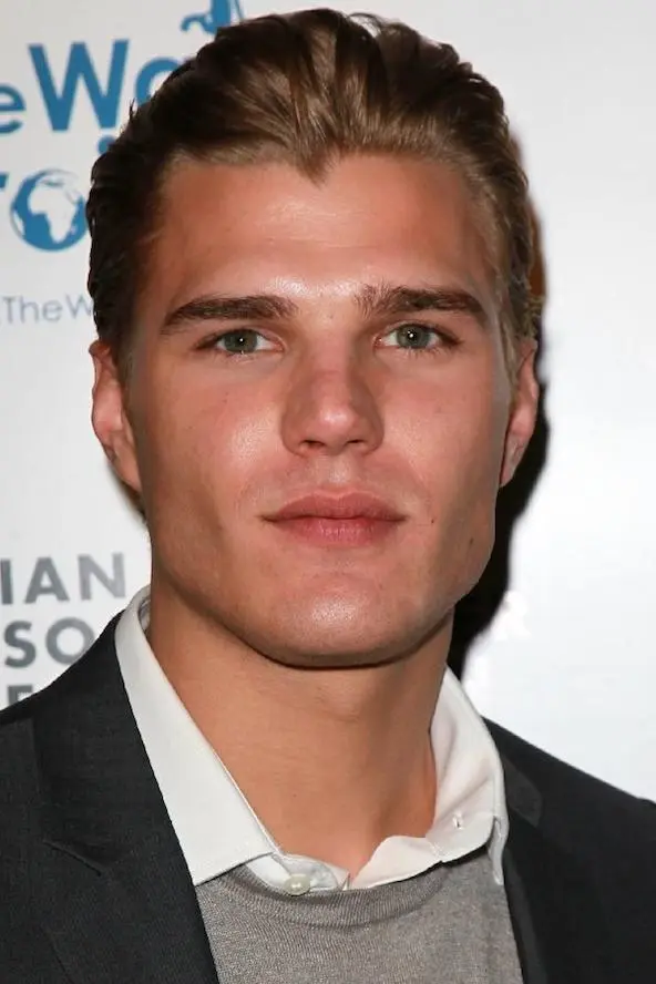 Chris Zylka_peliplat