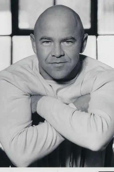 Dominic Littlewood_peliplat