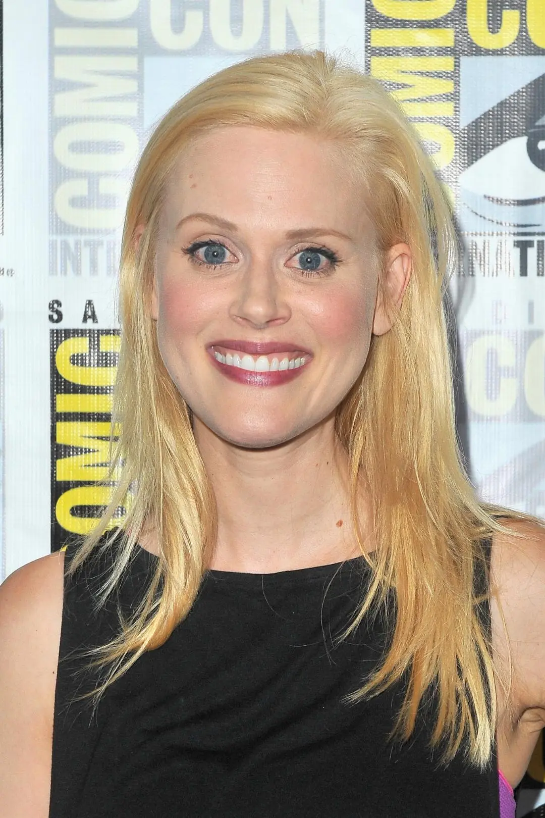 Janet Varney_peliplat