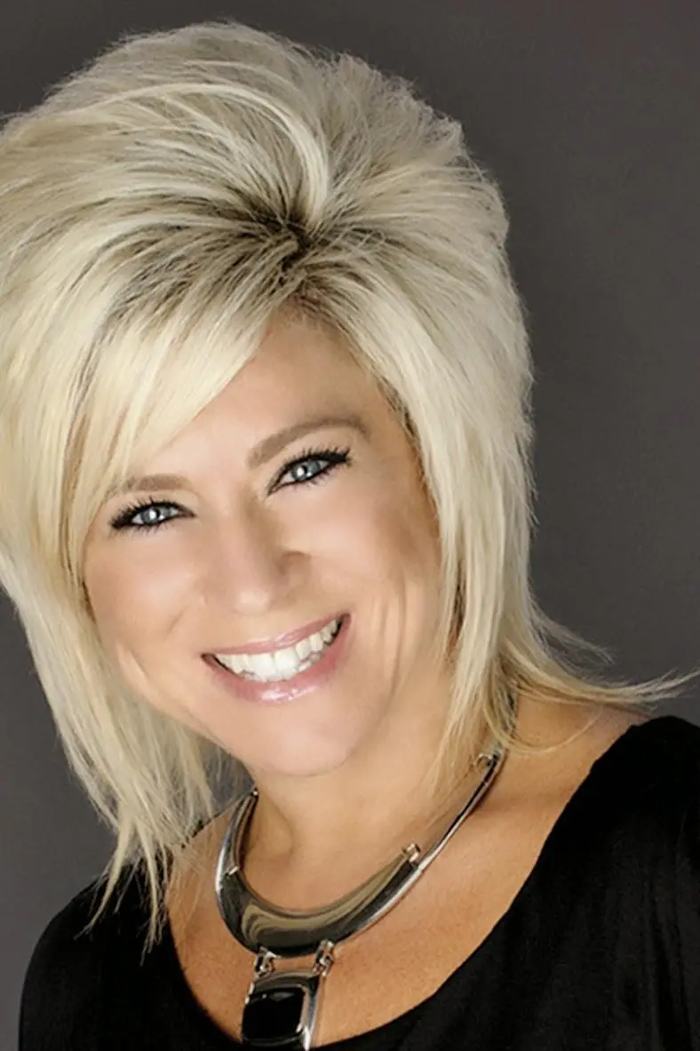 Theresa Caputo_peliplat