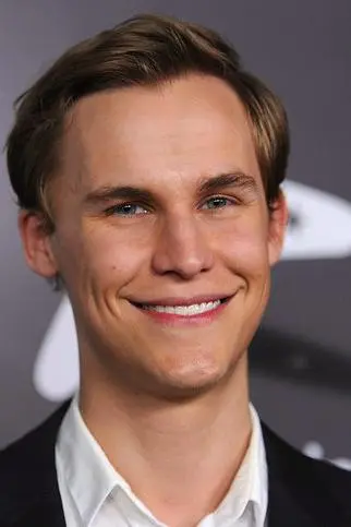 Rhys Wakefield_peliplat