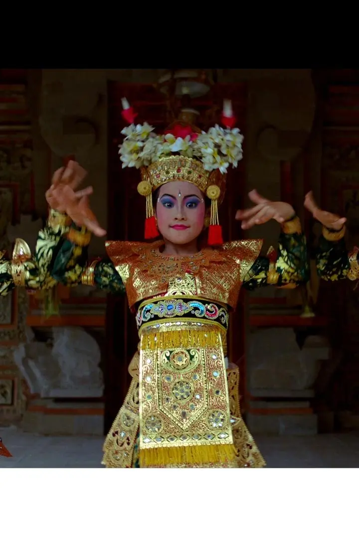 Balinese Tari Legong Dancers_peliplat