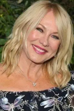 Kerri-Anne Kennerley_peliplat