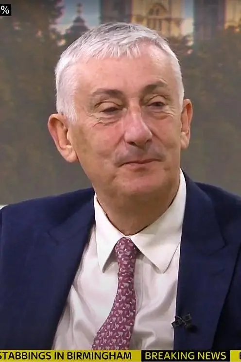 Lindsay Hoyle_peliplat