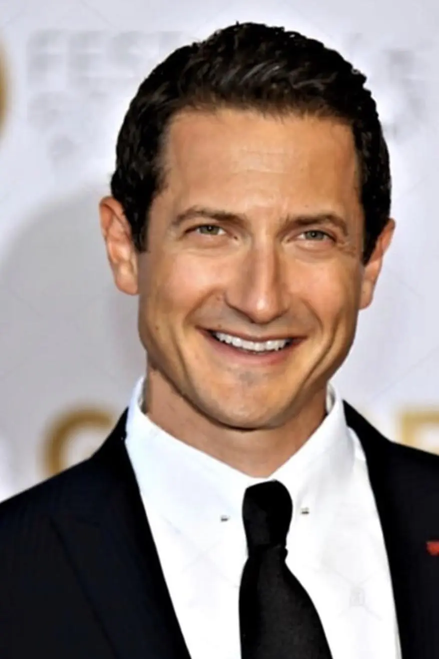 Sasha Roiz_peliplat