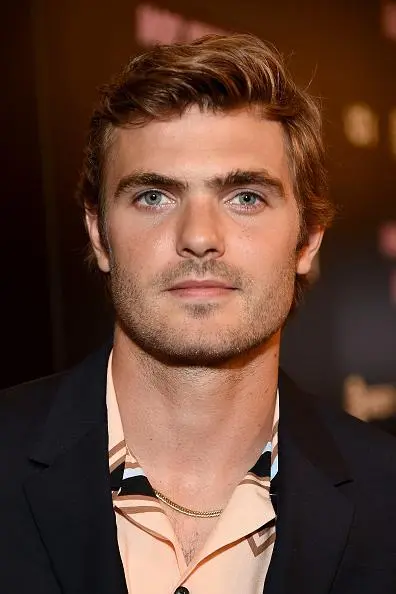 Alex Roe_peliplat