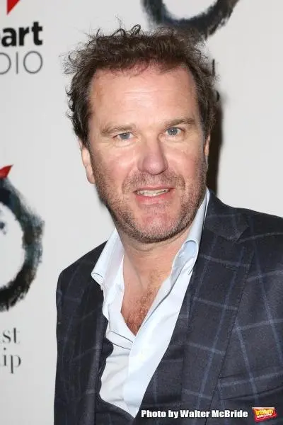 Douglas Hodge_peliplat