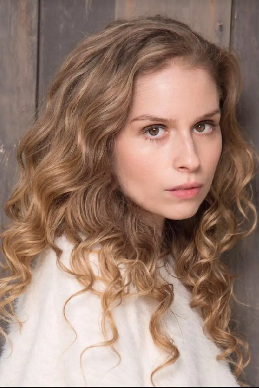 Allie Grant_peliplat