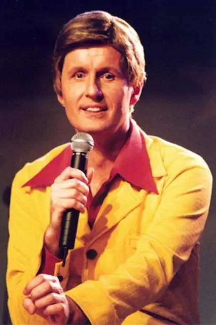 Bob Downe All Over Britain_peliplat