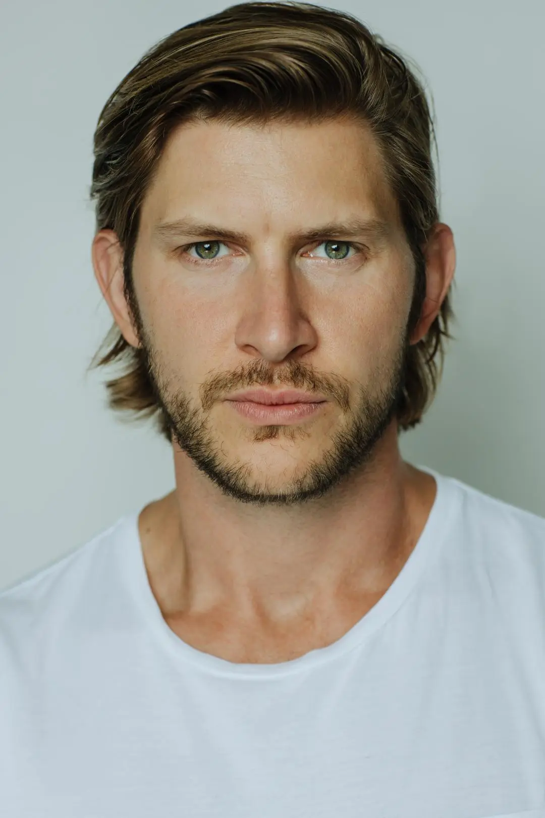 Greyston Holt_peliplat