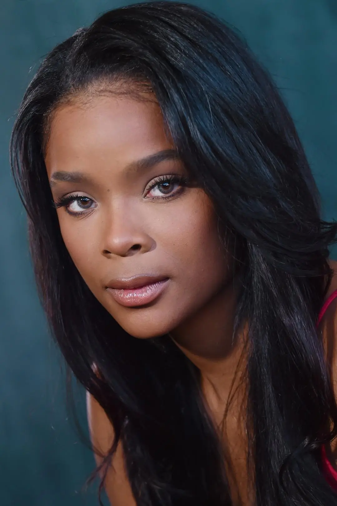 Ajiona Alexus_peliplat