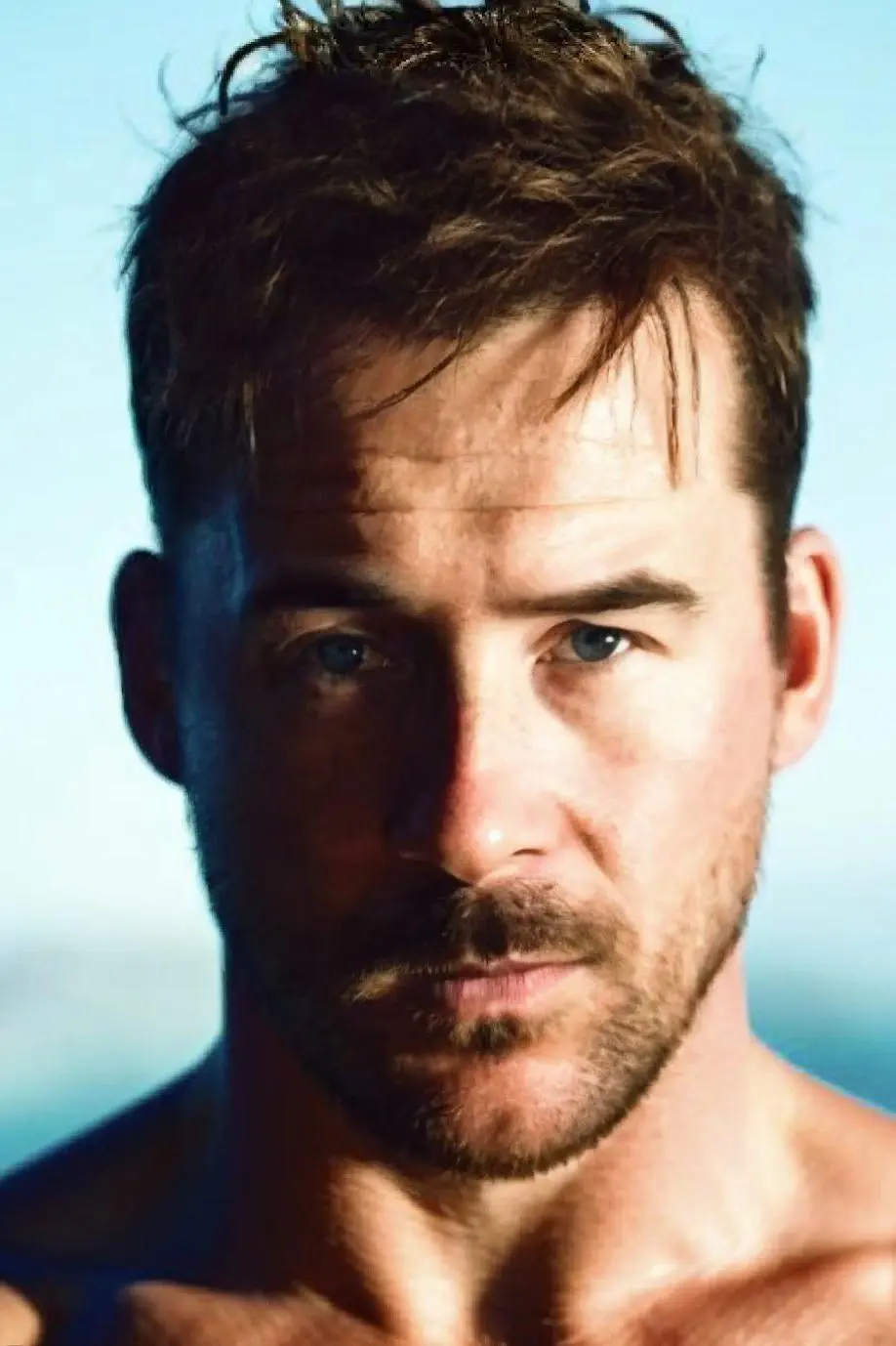 Barry Sloane_peliplat