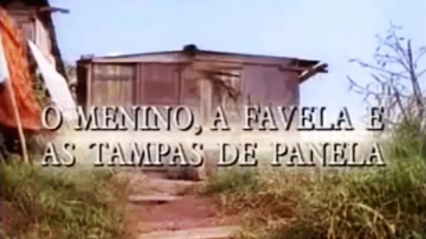 O Menino, a Favela e as Tampas de Panela_peliplat