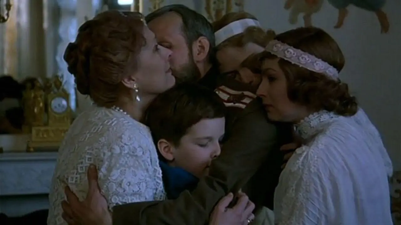 Los Romanov - Una familia coronada_peliplat