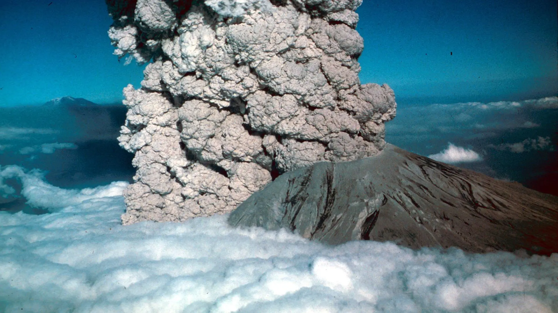 The Eruption of Mount St. Helens!_peliplat