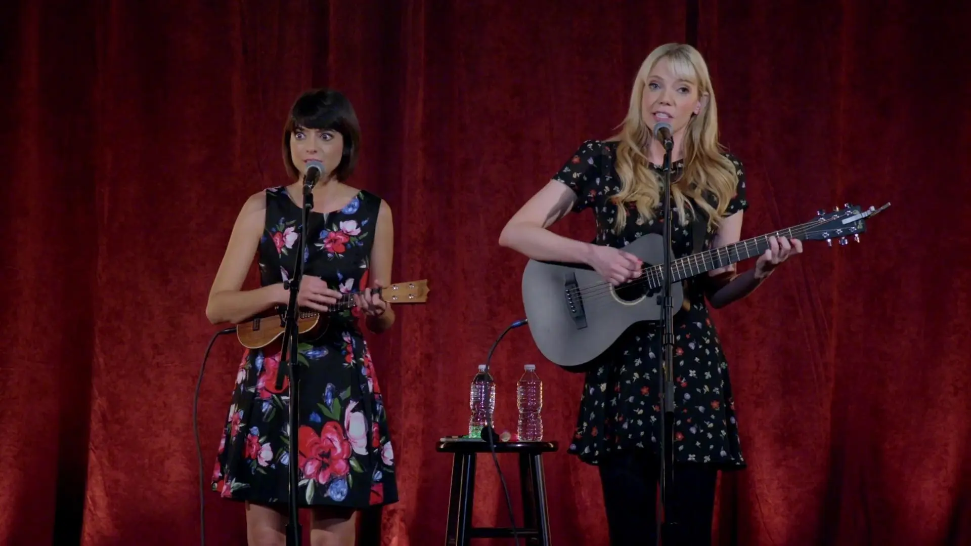 Garfunkel and Oates: Trying to Be Special_peliplat