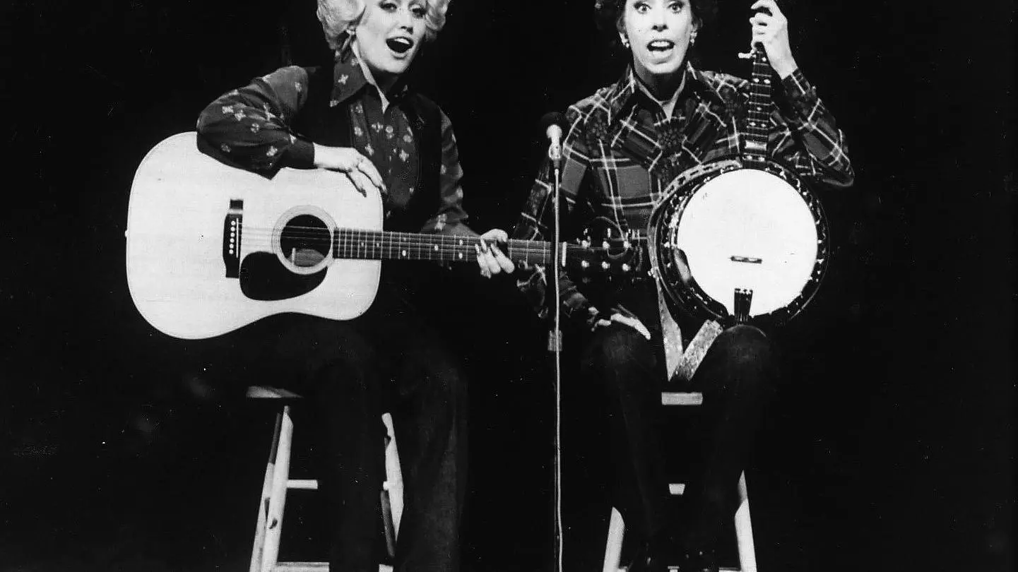 Dolly and Carol in Nashville_peliplat