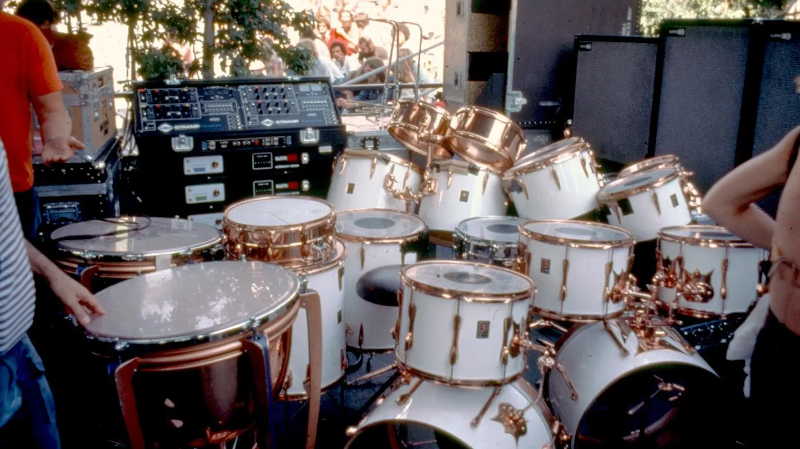 Let There Be Drums!_peliplat