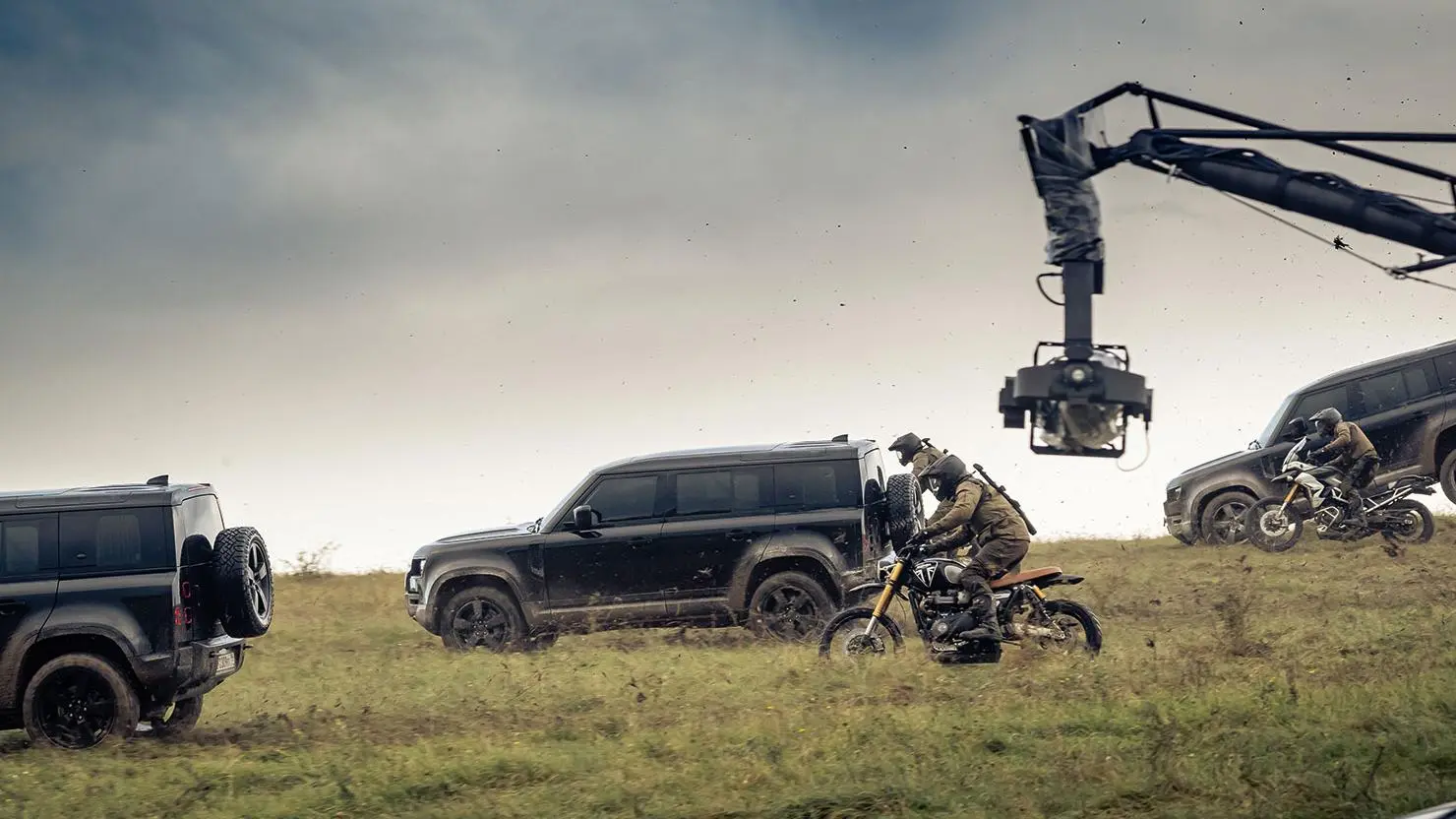 Land Rover Defender 'No Time to Die' Promo_peliplat