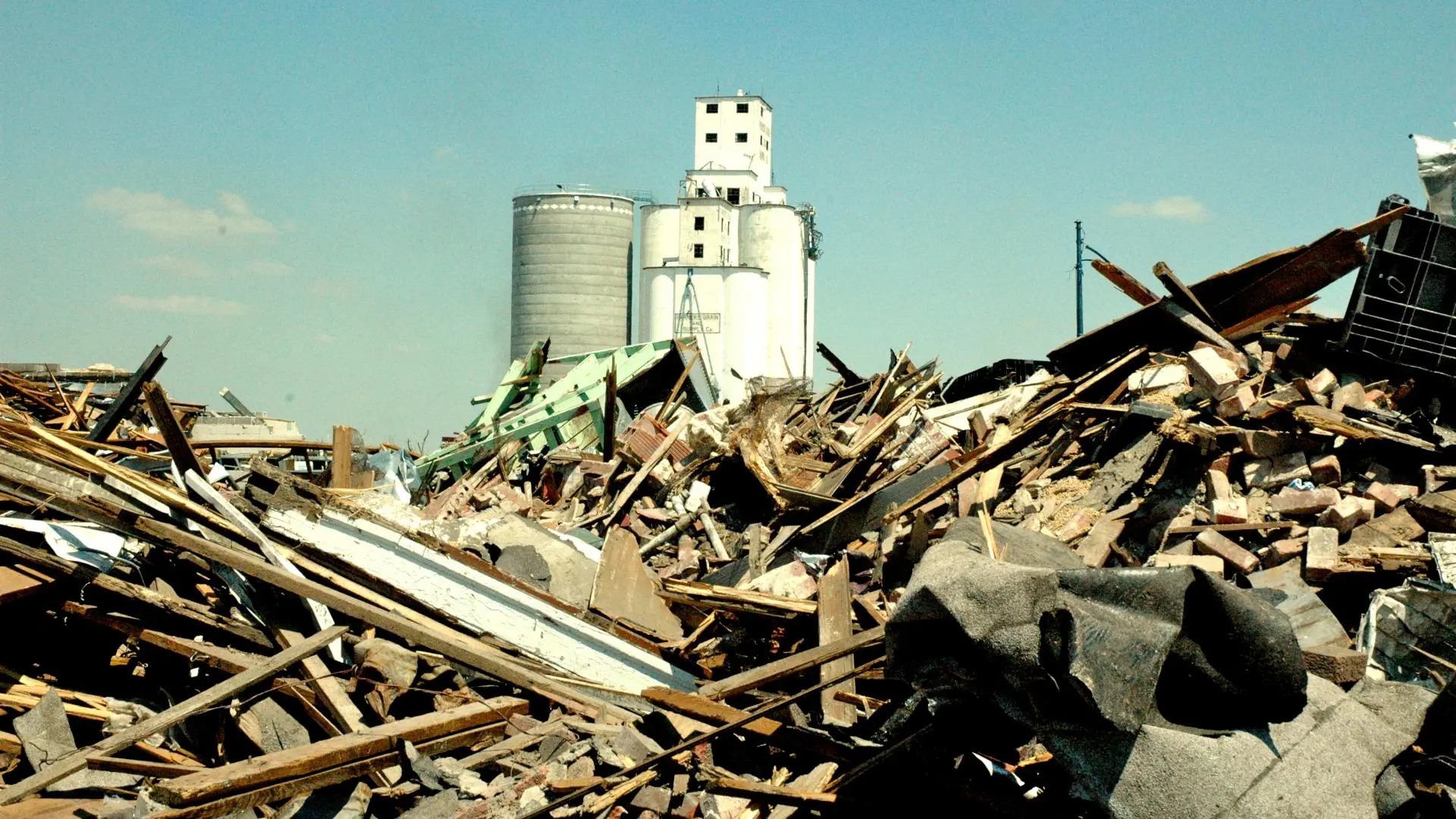 Greensburg: Relive the Most Destructive Tornado in History_peliplat