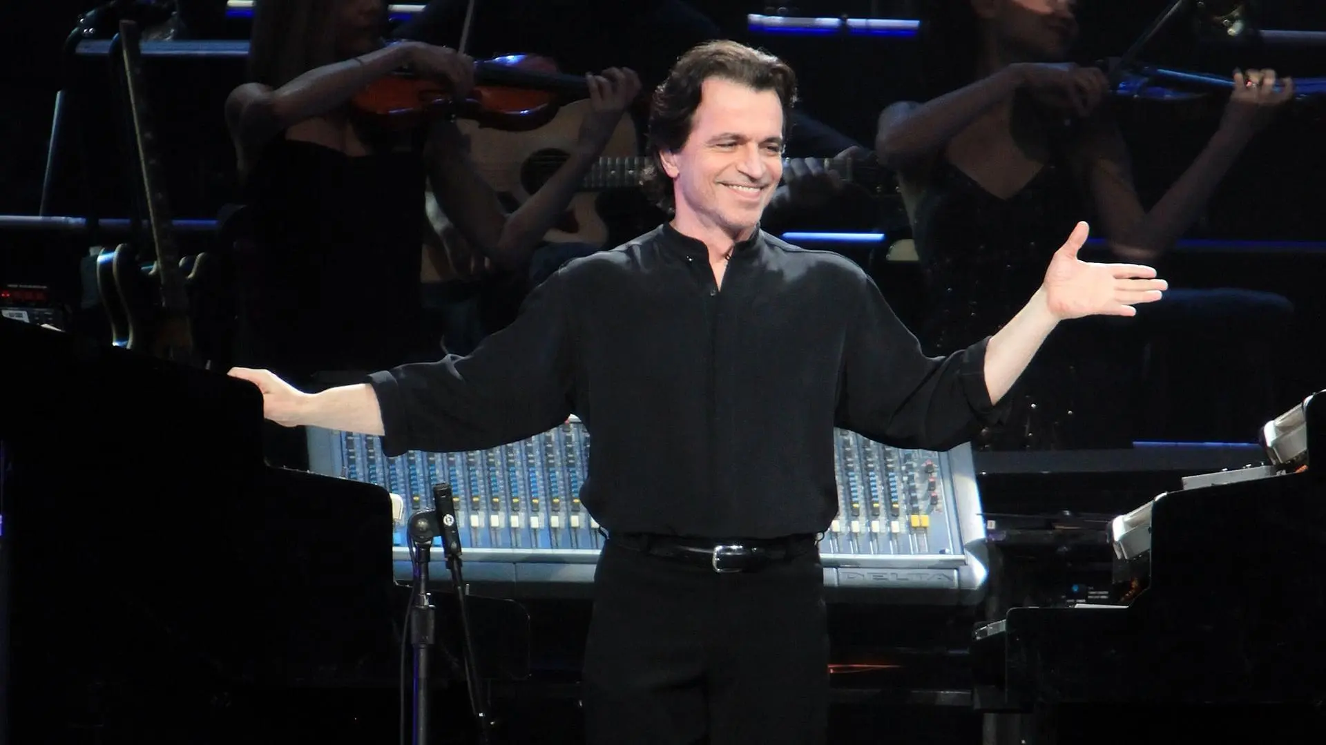 Yanni: Voices - Live from the Forum in Acapulco_peliplat
