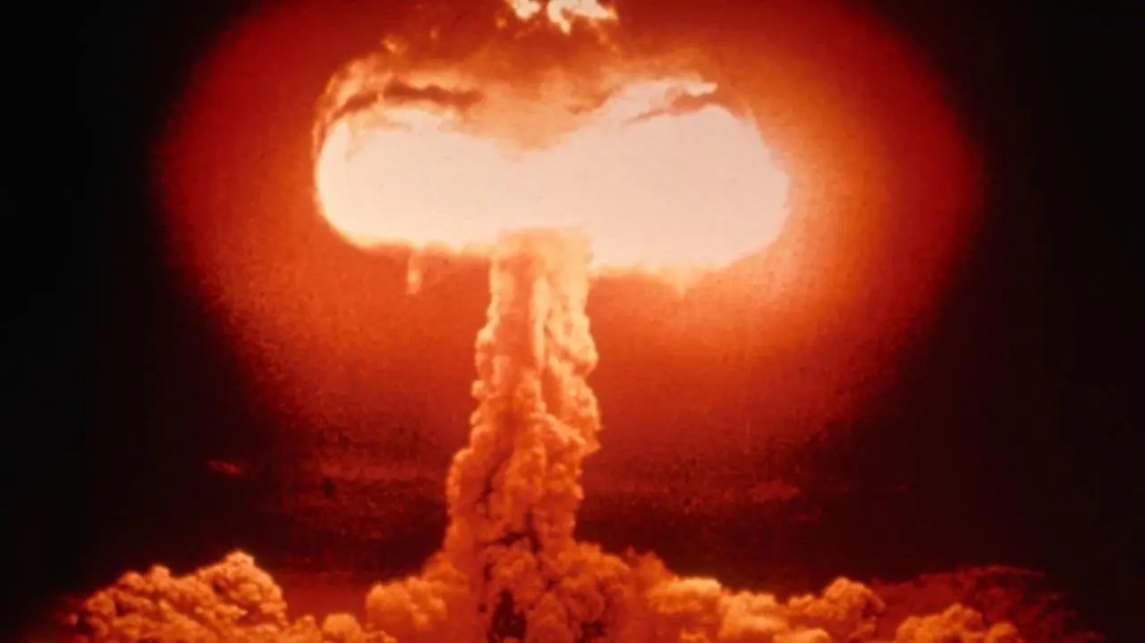 Cold War Secrets: Stealing the Atomic Bomb_peliplat
