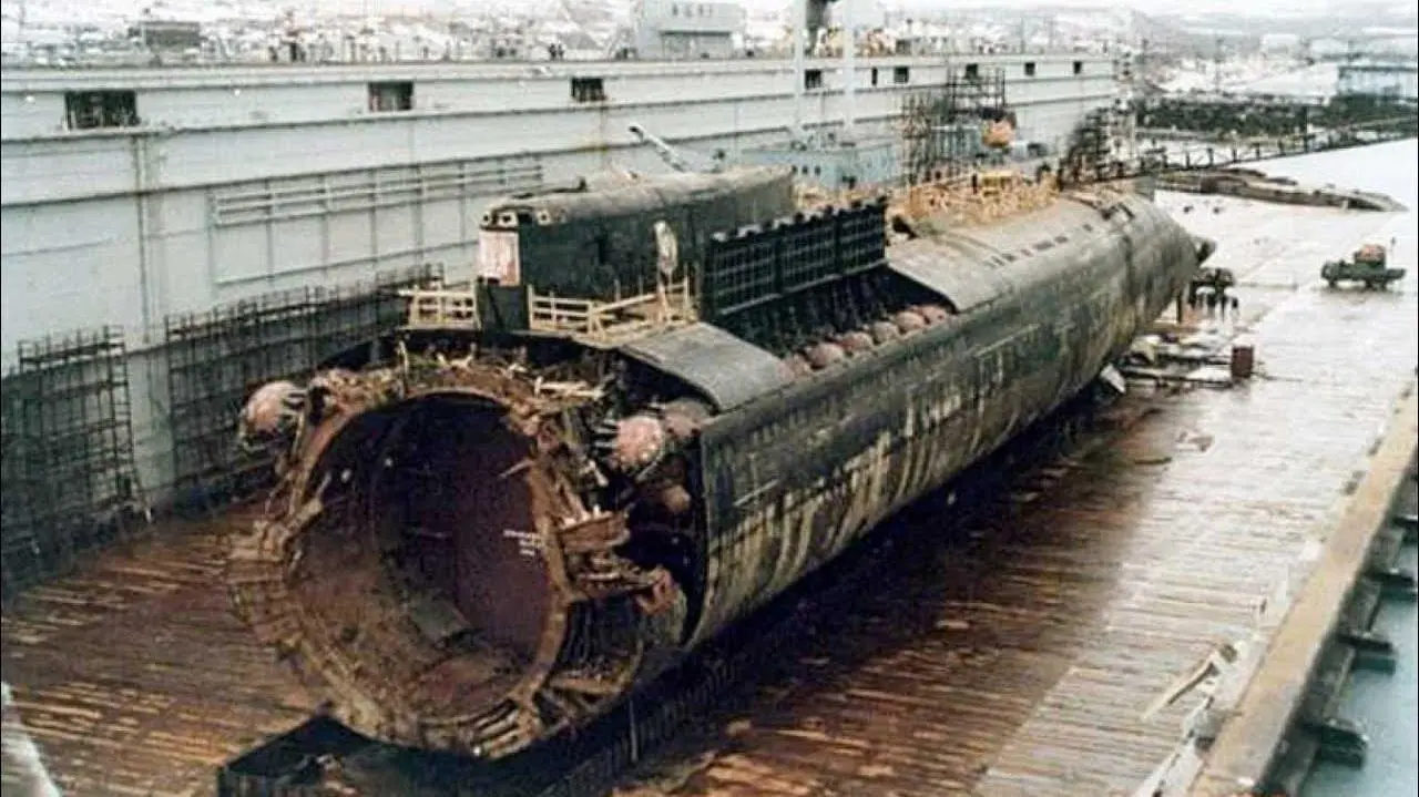 Kursk: A Submarine in Troubled Waters_peliplat