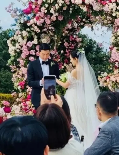 O casamento de Son Ye-Jin e Hyun Bin, de Pousando no Amor