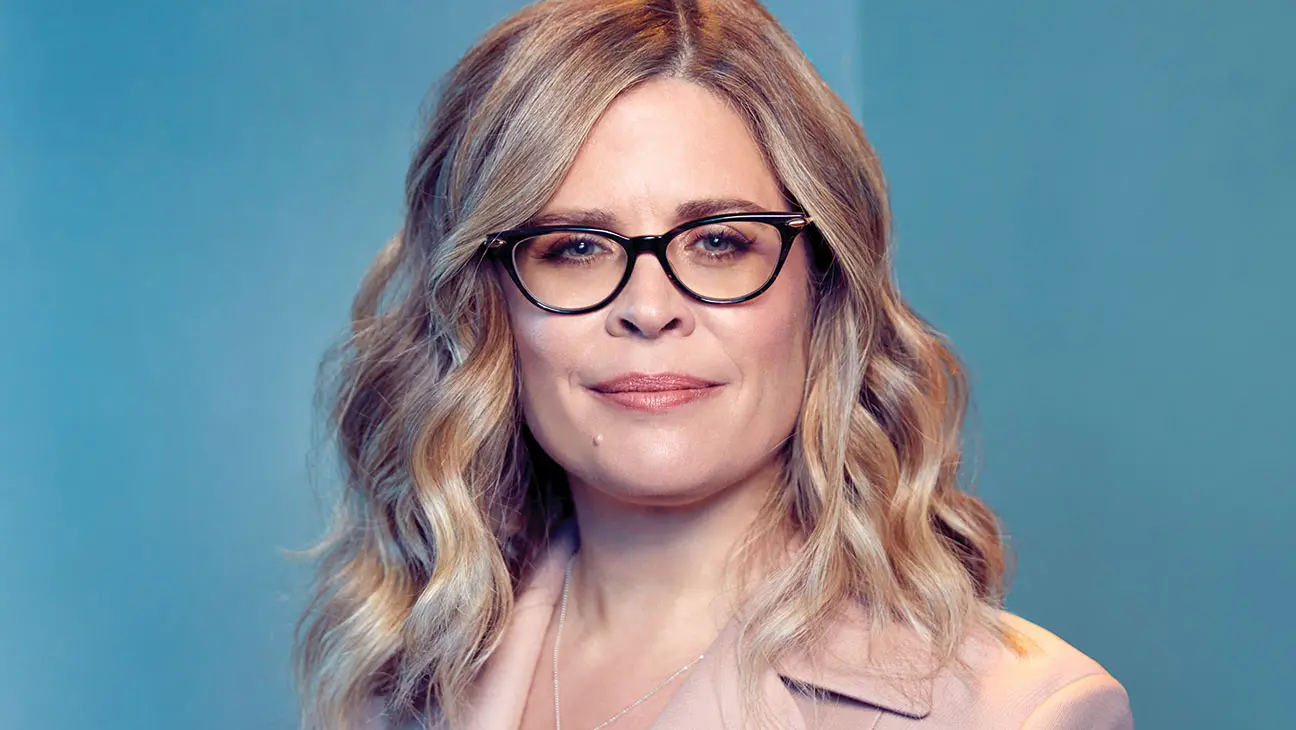 Jennifer Lee on Plans for Walt Disney Animation, Finding Next Frozen – The  Hollywood Reporter