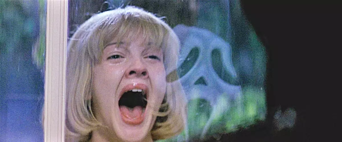 Scream movie review & film summary (1996) | Roger Ebert
