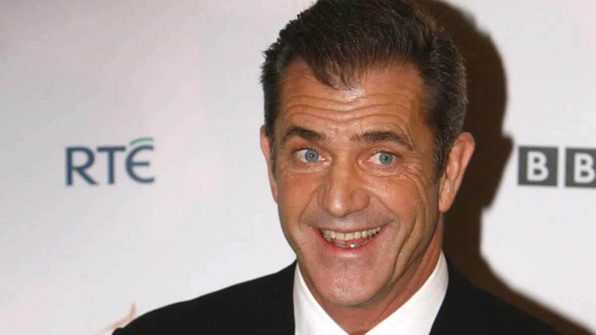 Mel Gibson agrede a un joven que quiso fotografiarlo