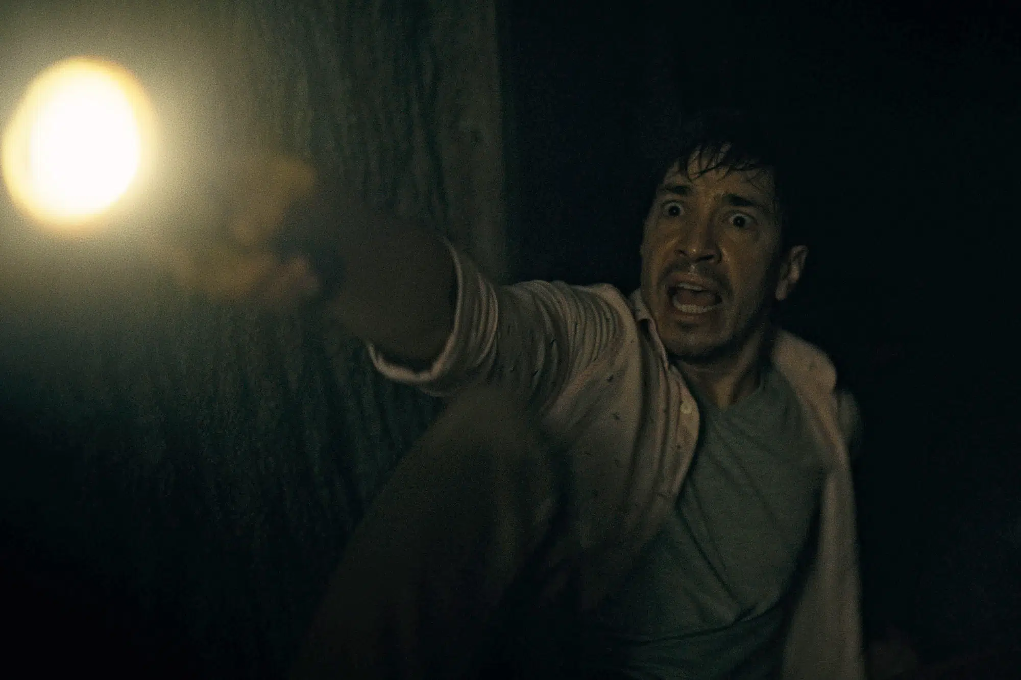 Barbarian star Justin Long has the worst meal ever in disgusting NSFW  deleted scene | EW.com